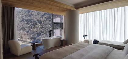 Siguniang Mountain Star Moon Cliff Hotel