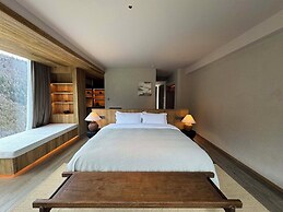 Siguniang Mountain Star Moon Cliff Hotel