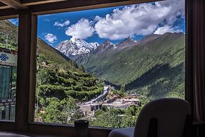 Siguniang Mountain Star Moon Cliff Hotel