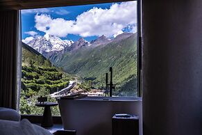 Siguniang Mountain Star Moon Cliff Hotel