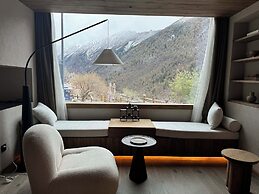 Siguniang Mountain Star Moon Cliff Hotel