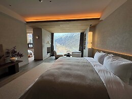 Siguniang Mountain Star Moon Cliff Hotel