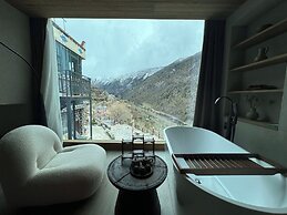 Siguniang Mountain Star Moon Cliff Hotel