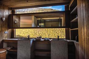Siguniang Mountain Star Moon Cliff Hotel