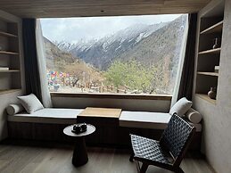 Siguniang Mountain Star Moon Cliff Hotel