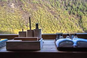 Siguniang Mountain Star Moon Cliff Hotel