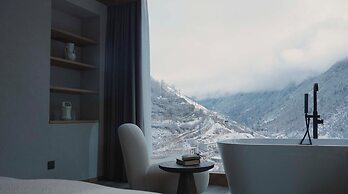 Siguniang Mountain Star Moon Cliff Hotel