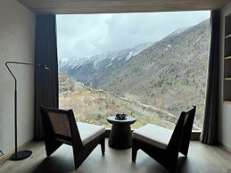 Siguniang Mountain Star Moon Cliff Hotel