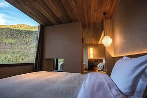 Siguniang Mountain Star Moon Cliff Hotel