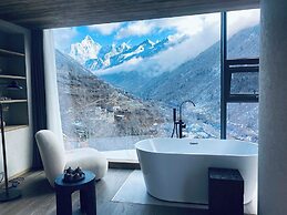 Siguniang Mountain Star Moon Cliff Hotel