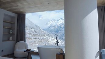 Siguniang Mountain Star Moon Cliff Hotel