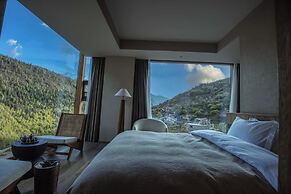 Siguniang Mountain Star Moon Cliff Hotel