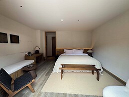 Siguniang Mountain Star Moon Cliff Hotel