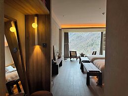 Siguniang Mountain Star Moon Cliff Hotel