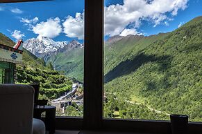 Siguniang Mountain Star Moon Cliff Hotel