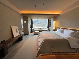 Siguniang Mountain Star Moon Cliff Hotel
