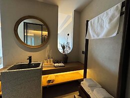 Siguniang Mountain Star Moon Cliff Hotel
