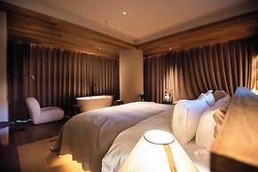 Siguniang Mountain Star Moon Cliff Hotel