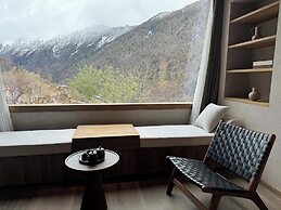 Siguniang Mountain Star Moon Cliff Hotel