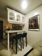 Kandi Suites 2BR with private Jacuzzi