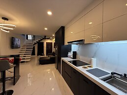 Kandi Suites 2BR with private Jacuzzi