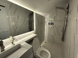 Kandi Suites 2BR with private Jacuzzi