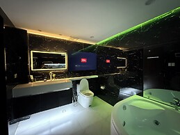 Kandi Suites 2BR with private Jacuzzi