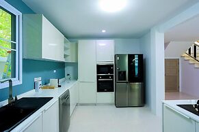 Renovated 3BR Pool Villa Near Beach V228