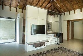 StayGuru Luxury Villa