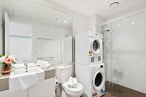 A Cozy 2BR Apt With Yarra Views, Free Parking