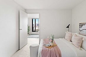 A Comfy Apt Right Next to Queen Victoria Market