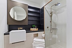A Chic 2BR Apt Right Next to Melbourne Central