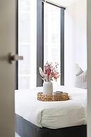 A Chic 2BR Apt Right Next to Melbourne Central