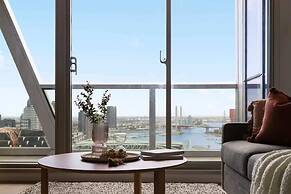 A Stylish 3BR Apt With Harbour Views, Free Parking
