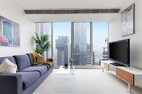 Comfy & Stylish 2BR Apt Next to Crown, City Views
