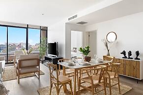 A Lux 2BR Apt Next to Melbourne Uni, Free Parking