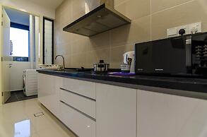 3BR D'pristine Suite Near Legoland, Stunning Views