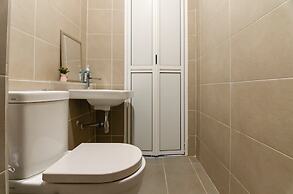 3BR D'pristine Suite Near Legoland, Stunning Views