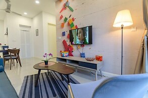3BR D'pristine Suite Near Legoland, Stunning Views