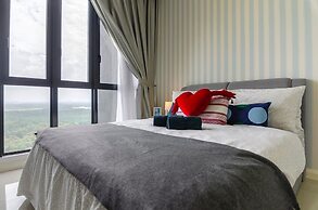 3BR D'pristine Suite Near Legoland, Stunning Views