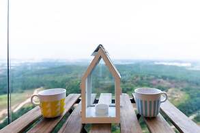 3BR D'pristine Suite Near Legoland, Stunning Views