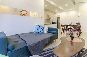 3BR D'pristine Suite Near Legoland, Stunning Views