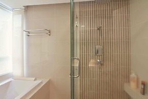 Pet Friendly, 3BR Apt KL, Bathtub & Parking