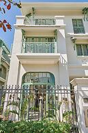 Luxury 4 bedroom Solar Villa