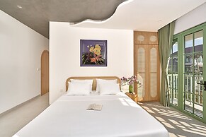 Luxury 4 bedroom Solar Villa