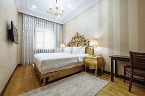 Monday Royal Apart Hotel