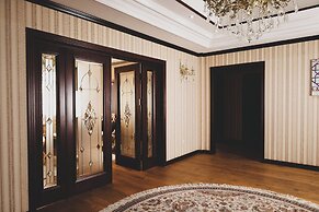 Monday Royal Apart Hotel
