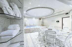 Monday Royal Apart Hotel