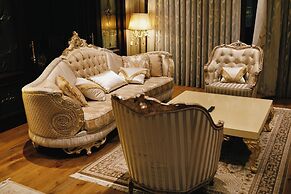 Monday Royal Apart Hotel