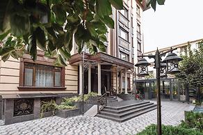 Monday Royal Apart Hotel